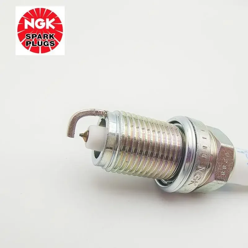 4 قطعة الأصلي NGK IFR5T11 4996 العلامة التجارية الجديدة ليزر إيريديوم البلاتين شمعات الإشعال لسوزوكي جيمي 1.3L تويوتا RAV4 كامري 2.0L 1AZ-FE